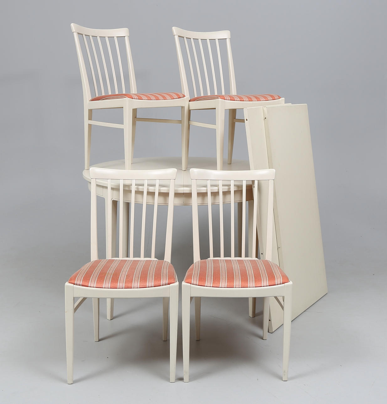 CARL MALMSTEN. Dining group, 5 pieces, “The Manor”. 2 insertion discs.