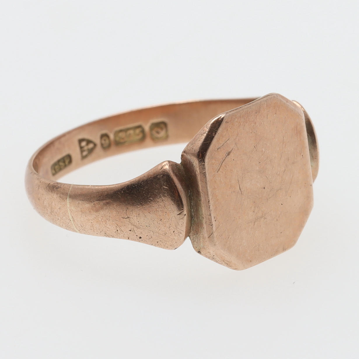 SIGNET RING, 9K gold, Great Britain.