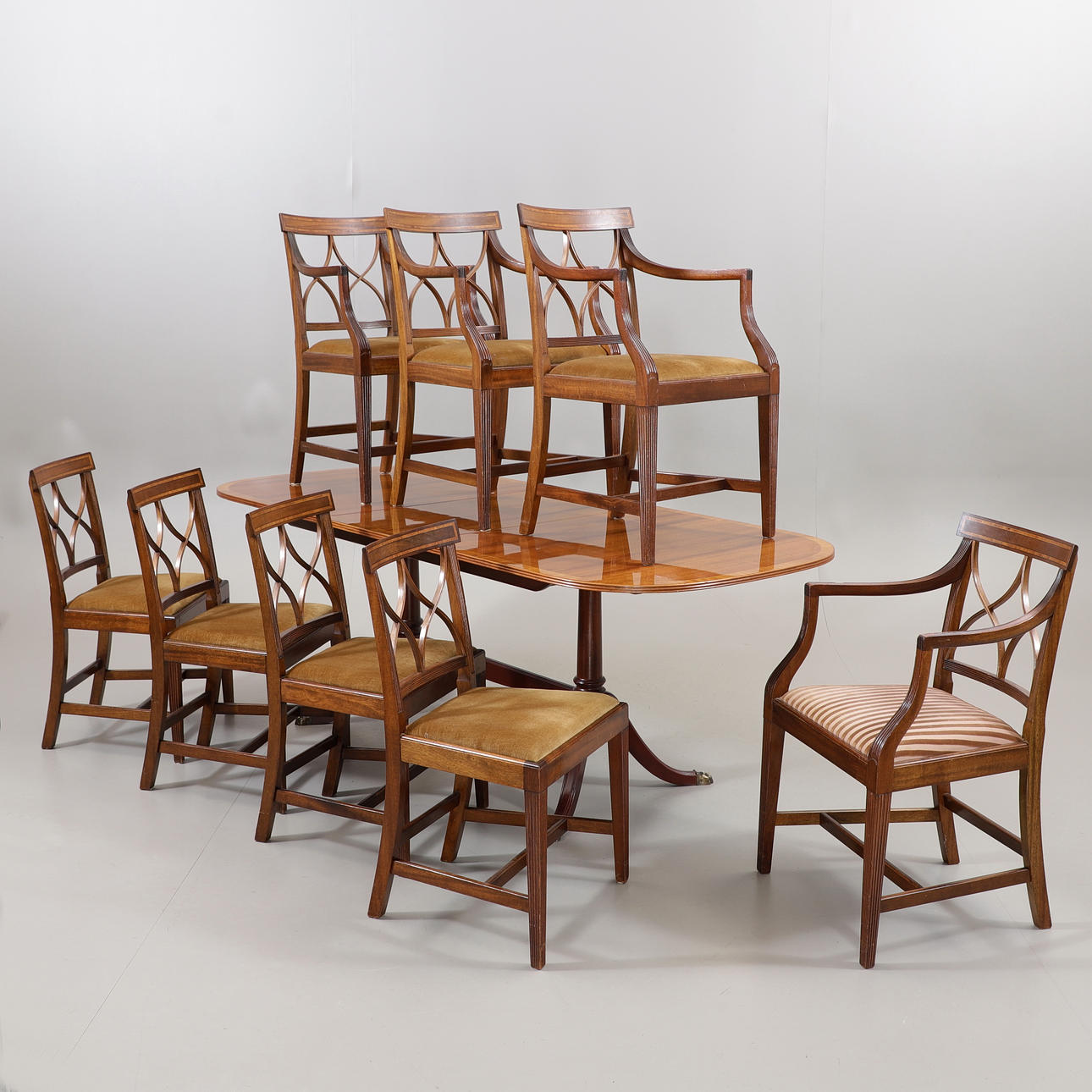 MUEBLES DE COMEDOR, 9 piezas, estilo inglés, mitad de 1900 segundos.