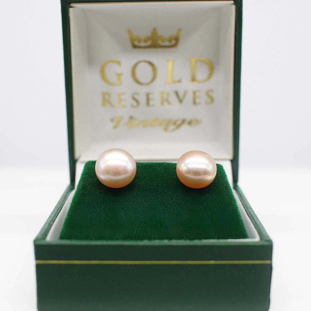 PENDIENTES DE PERLA ROSA DE 9 QUILATES.