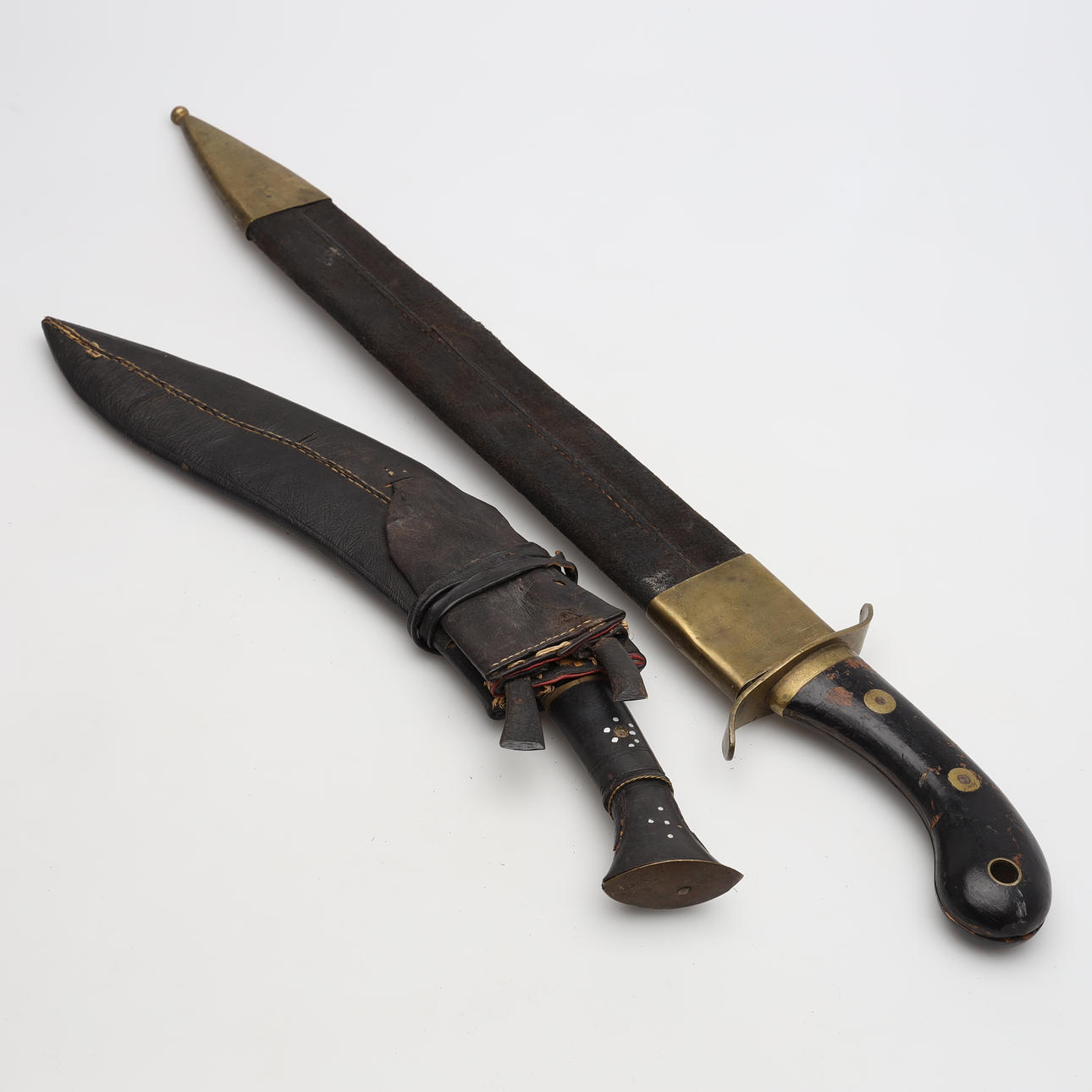 KNIVAR, Kukri samt Faskinkniv.