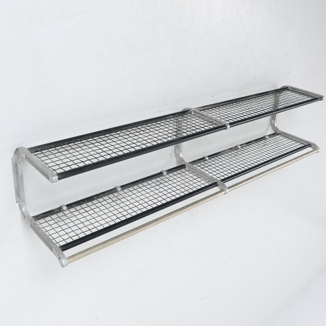 LÅNG HATTHYLLA, 1900-talets mitt.