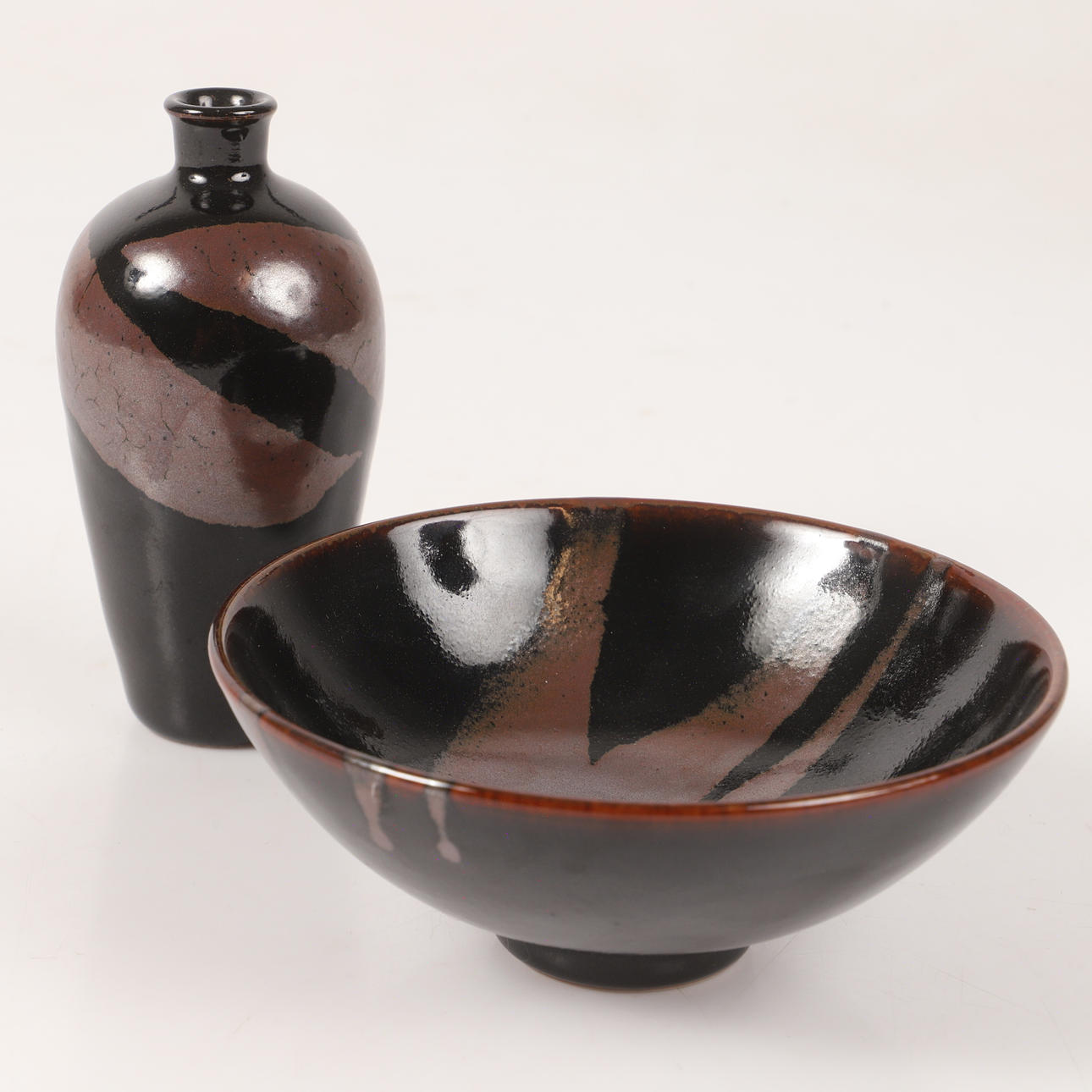 TOMAS ANAGRIUS. Vase and bowl,, glazed ceramic, signed.