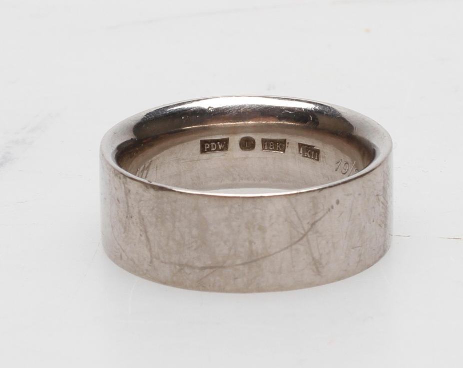 RING, 18k vitguld, vikt ca 14 gr.