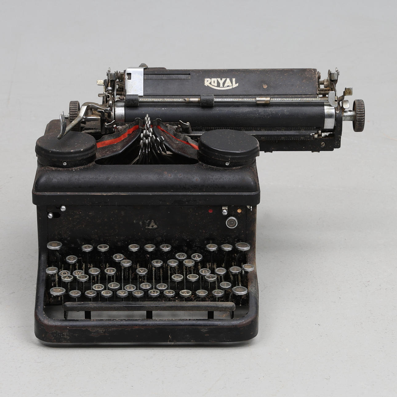 A royal typewriter, early 20th century.