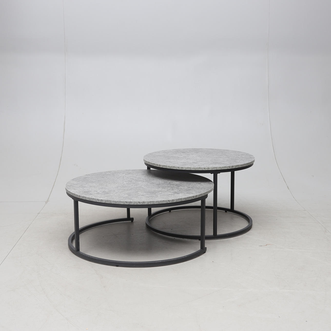 Et 2-delt metal/laminat sofabord, moderne.