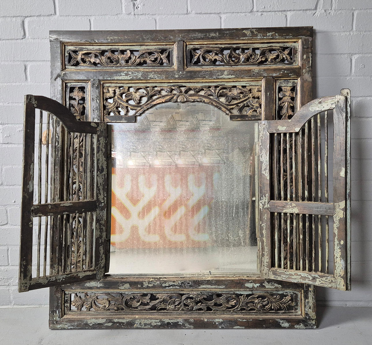 ARCHITECTURAL DESIGN WALL MIRROR.