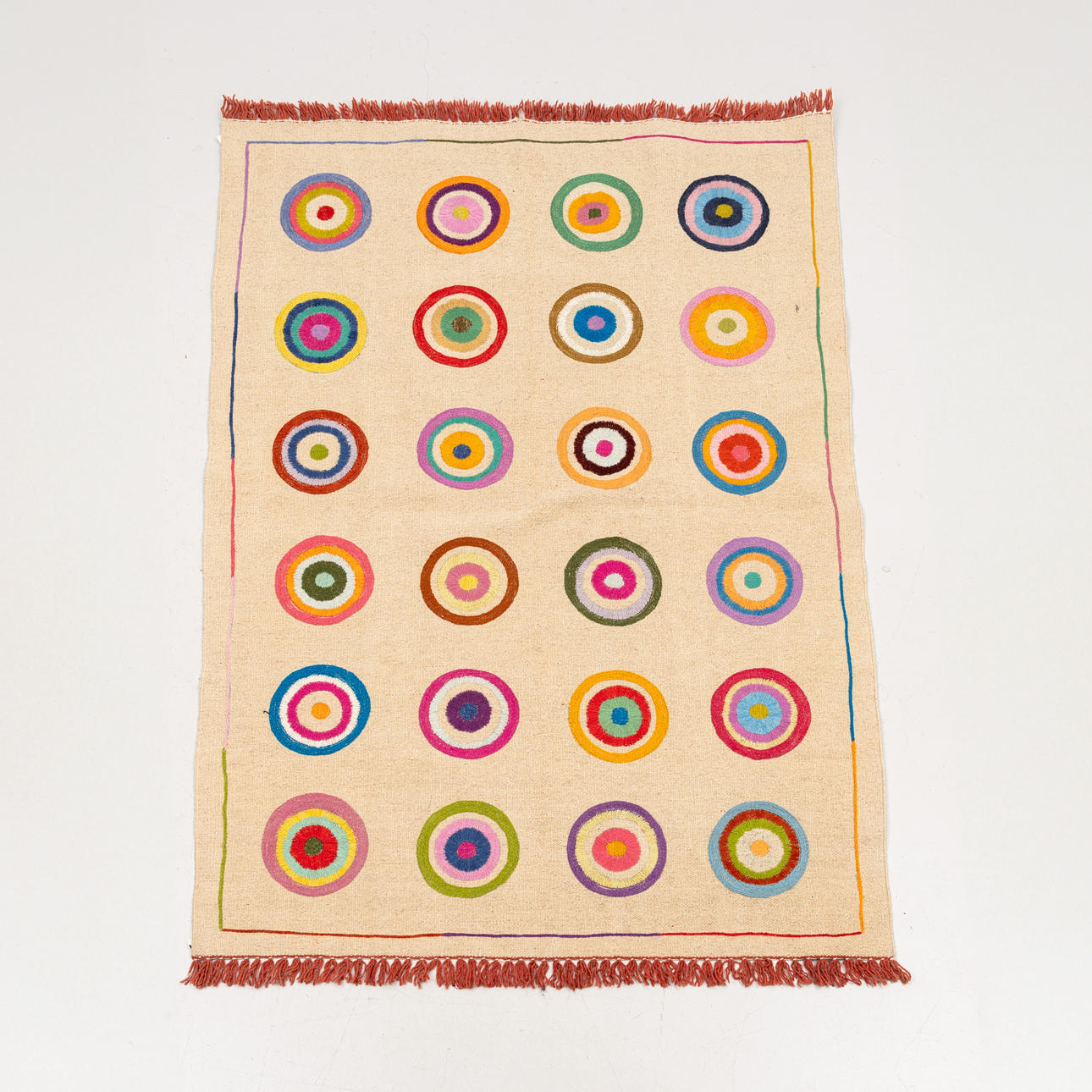 A CARPET, oriental, hand-woven, ca 181x125 cm.