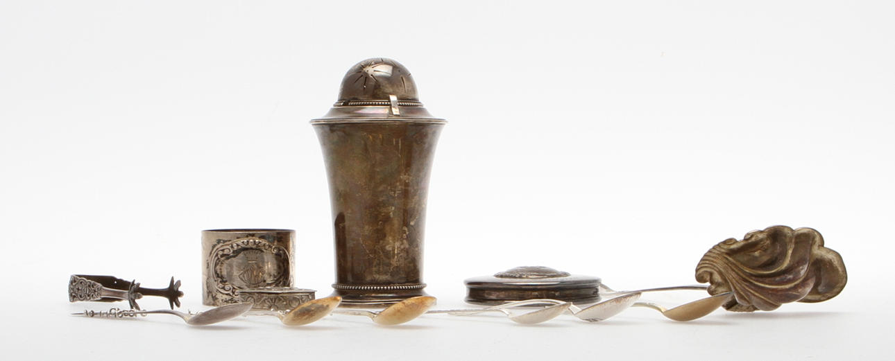 SILVERFÖREMÅL, 11 st, svenska och utländska stämplar 1900-tal.
