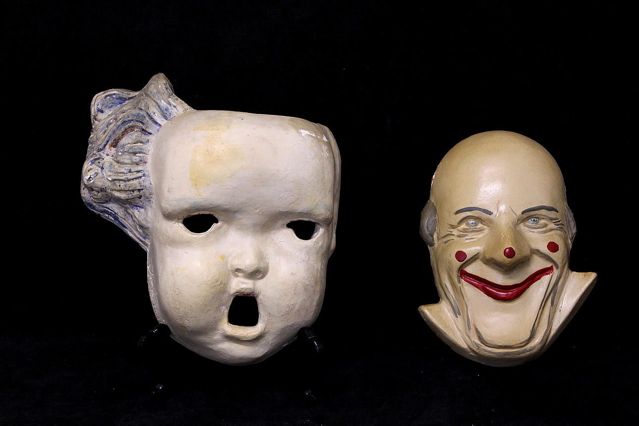 VÄGGSKULPTURER, gips, 2 st.