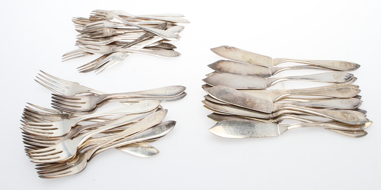 FISKBESTICK, 15 par, och SMÖRGÅSGAFFLAR, 18 st, nysilver, modell svensk spetsig.