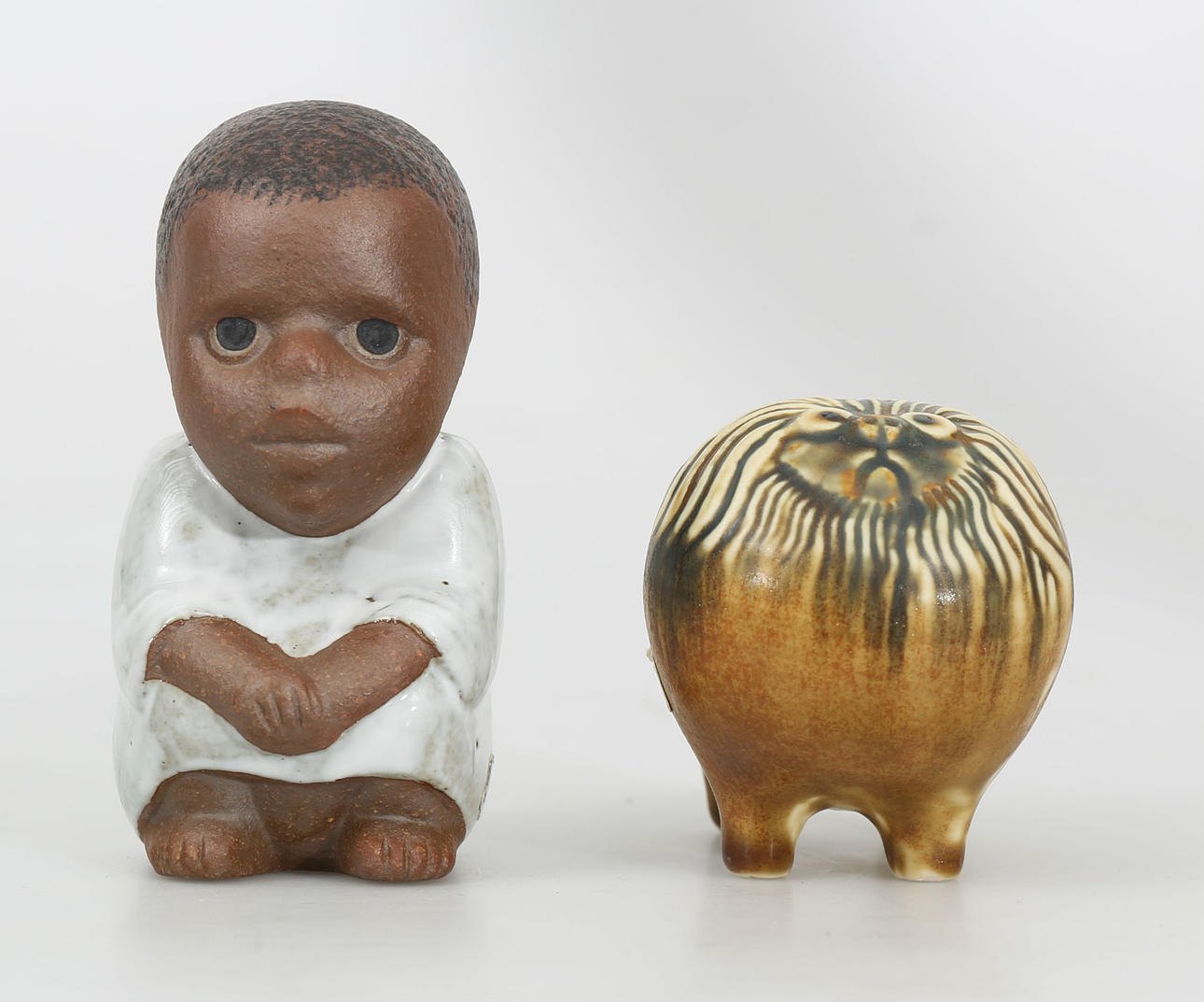 LISA LARSON. Figuriner, stengods, Hund och Pojke, 2 stycken, Gustavsberg.