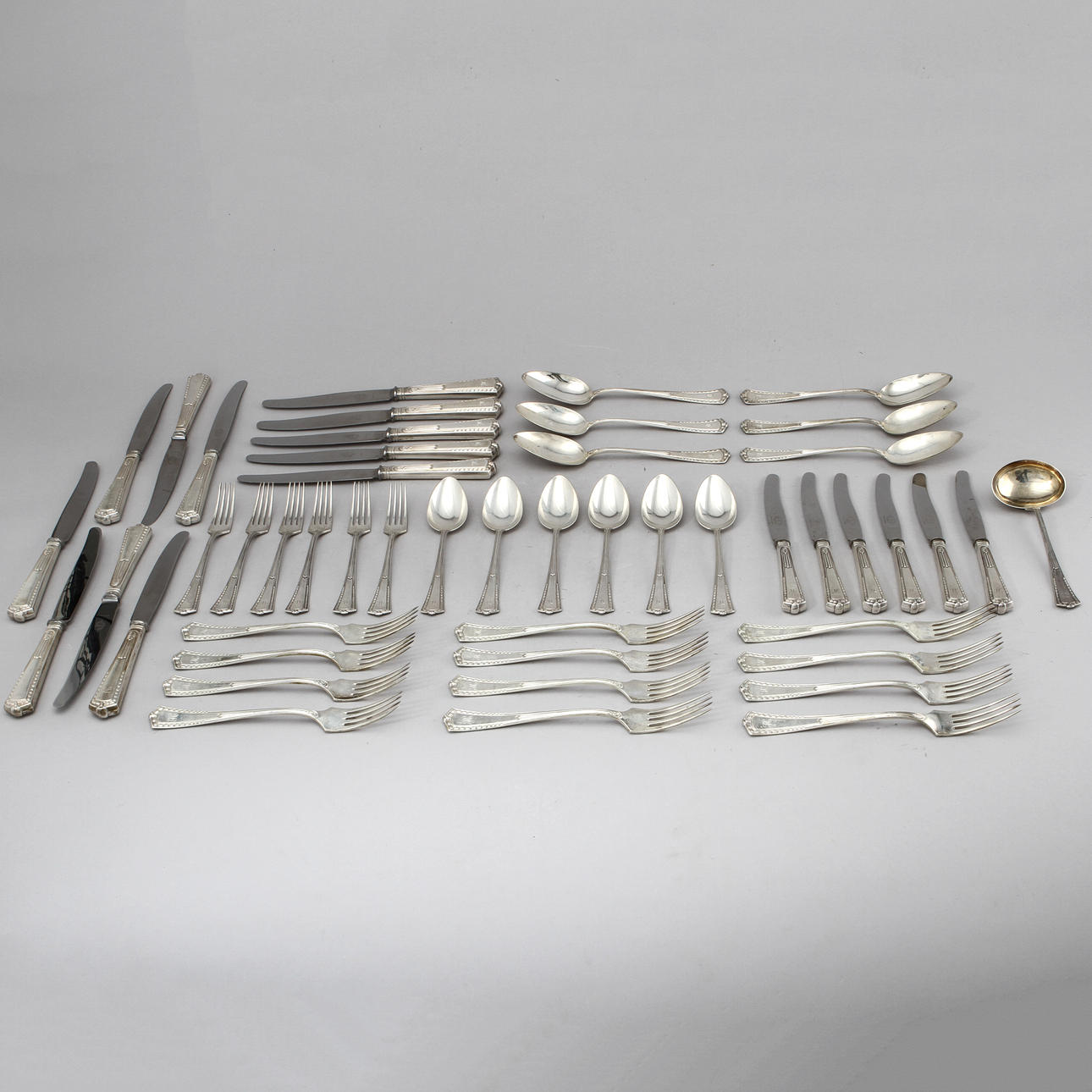 BESTICKUPPSÄTTNING, silver, 49 delar. Anders Nilsson, Lund 1907. Totalvikt ca 3080 gram.