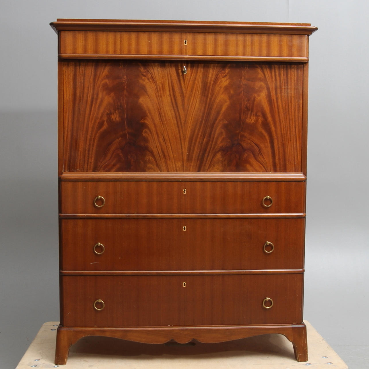 SEKRETÄR, mahogny, omkring 1900-talets mitt.