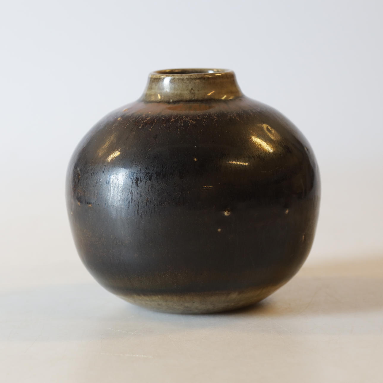 JOHN ANDERSSON. A vase by Andersson & Johansson, Höganäs, 20th century.