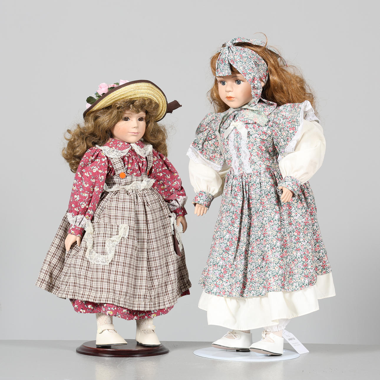 PORCELAIN DOLLS, 2 pieces.