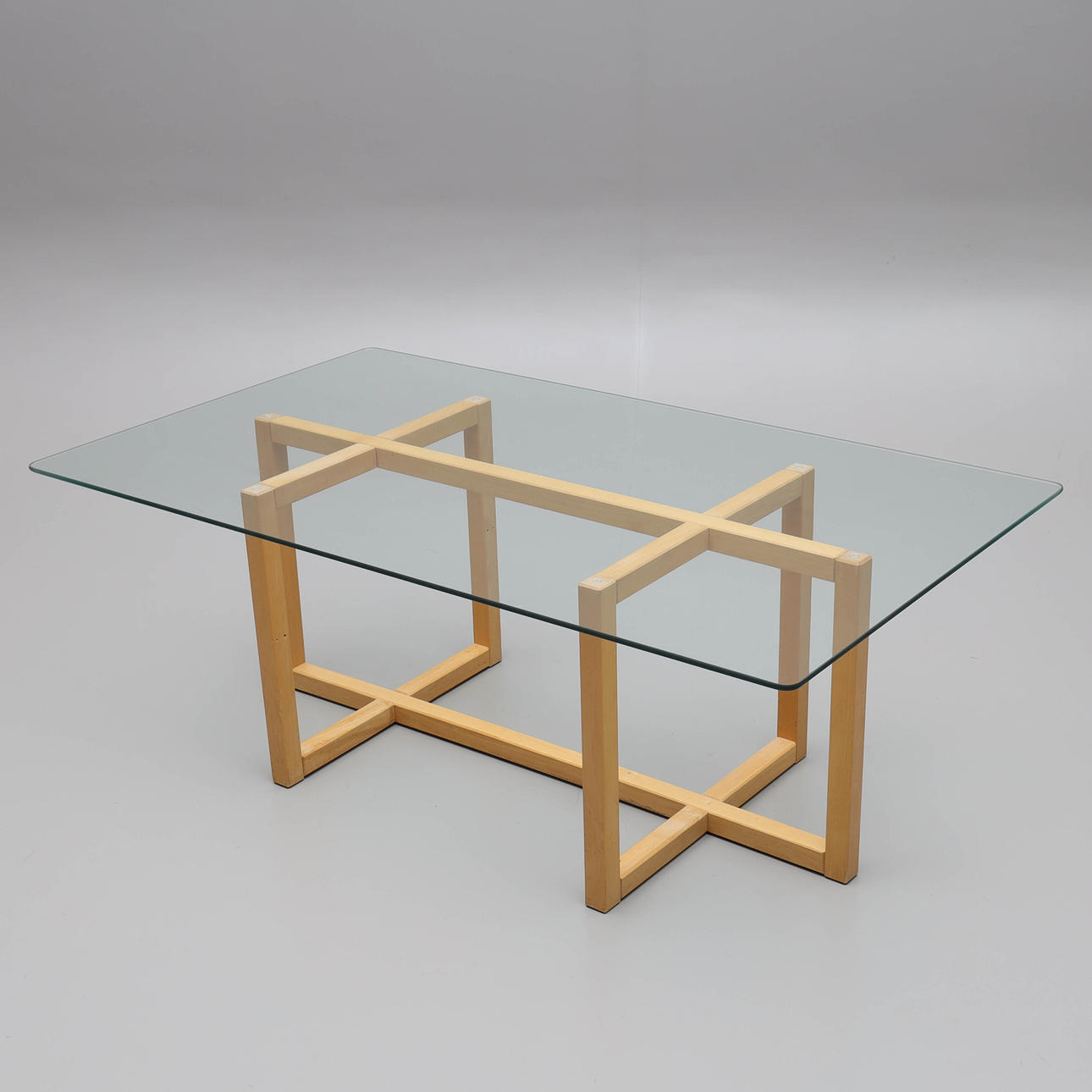 Et 2-delt sofabord med glasplade, moderne.