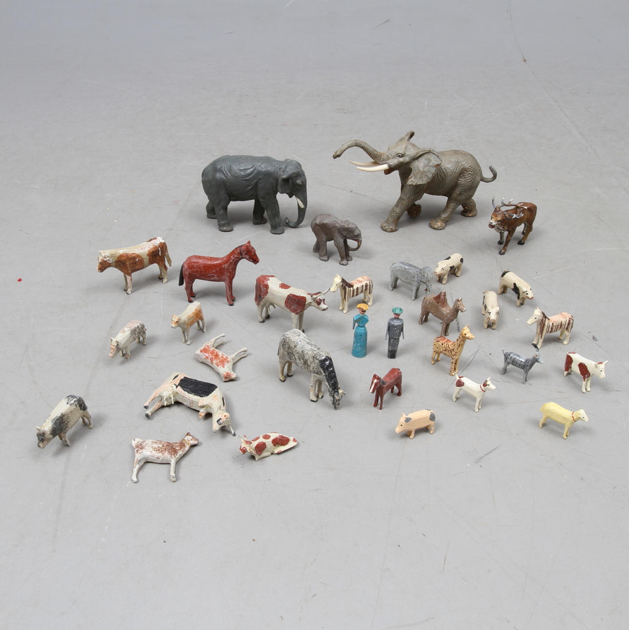 DJUR, ca 25 st, mestadels trä från 1930/1940-tal.