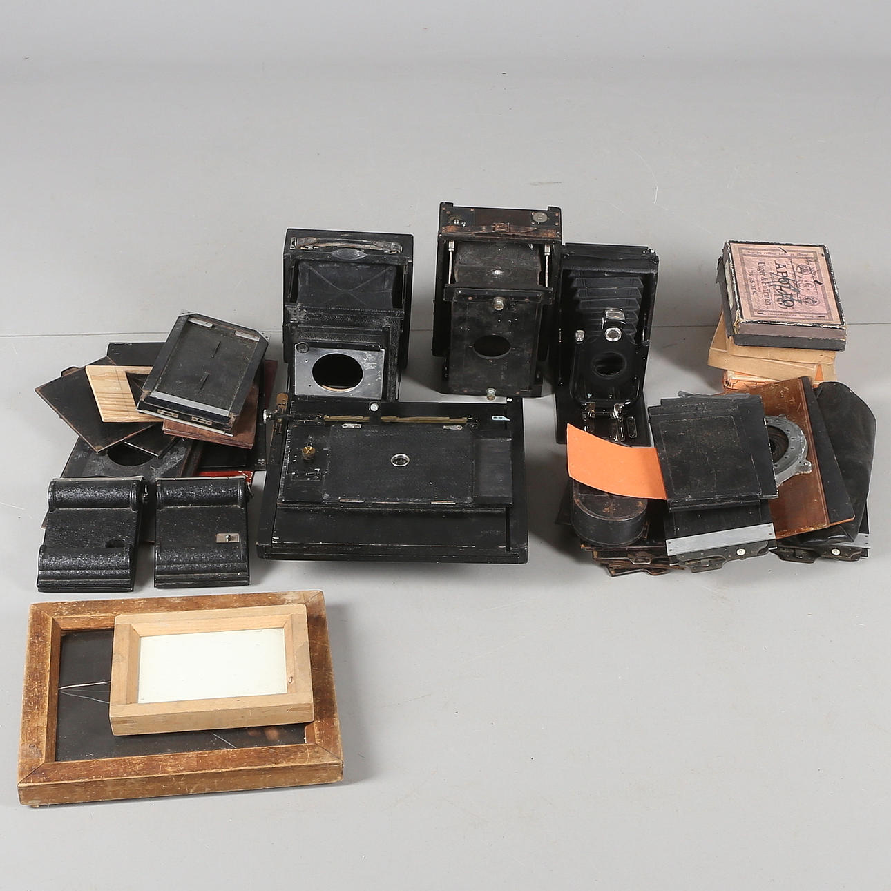 KAMEROR, med tillbehör, 18/1900-tal.