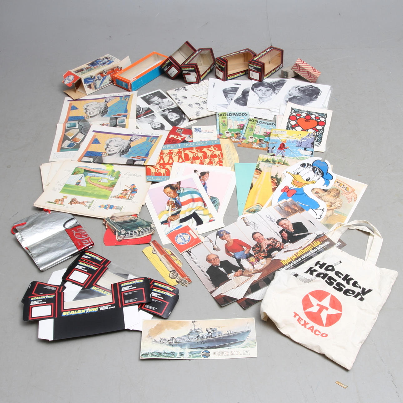 PARTI AFFISCHER, tomkartonger, idolporträtt med mera.