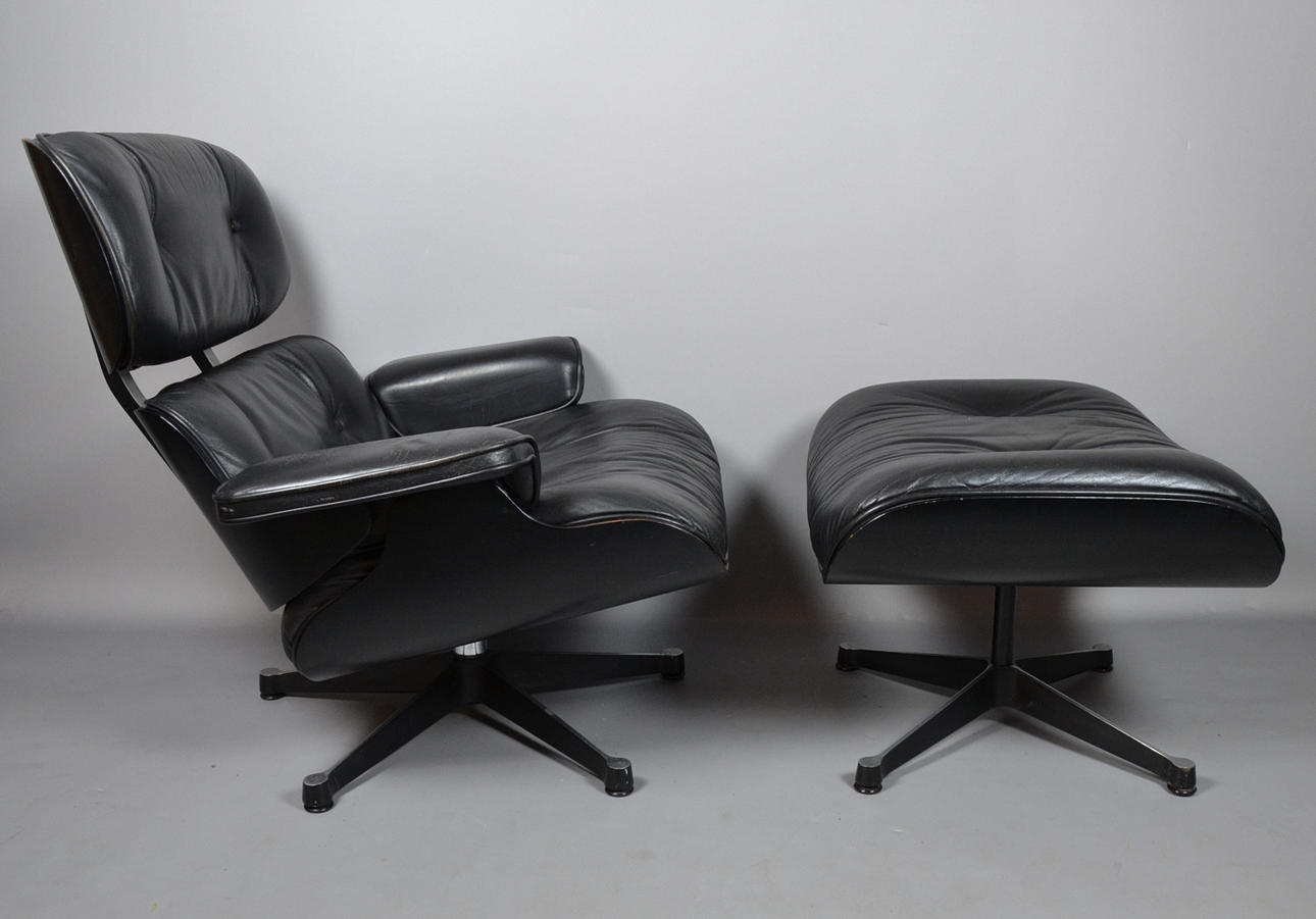 CHARLES & RAY EAMES. LOUNGE STOL MED FOTPALL.