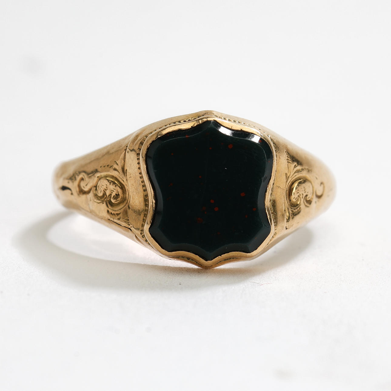 RING 18K guld, onyx, Gustav Dahlgren & Co, Malmø, 1974.