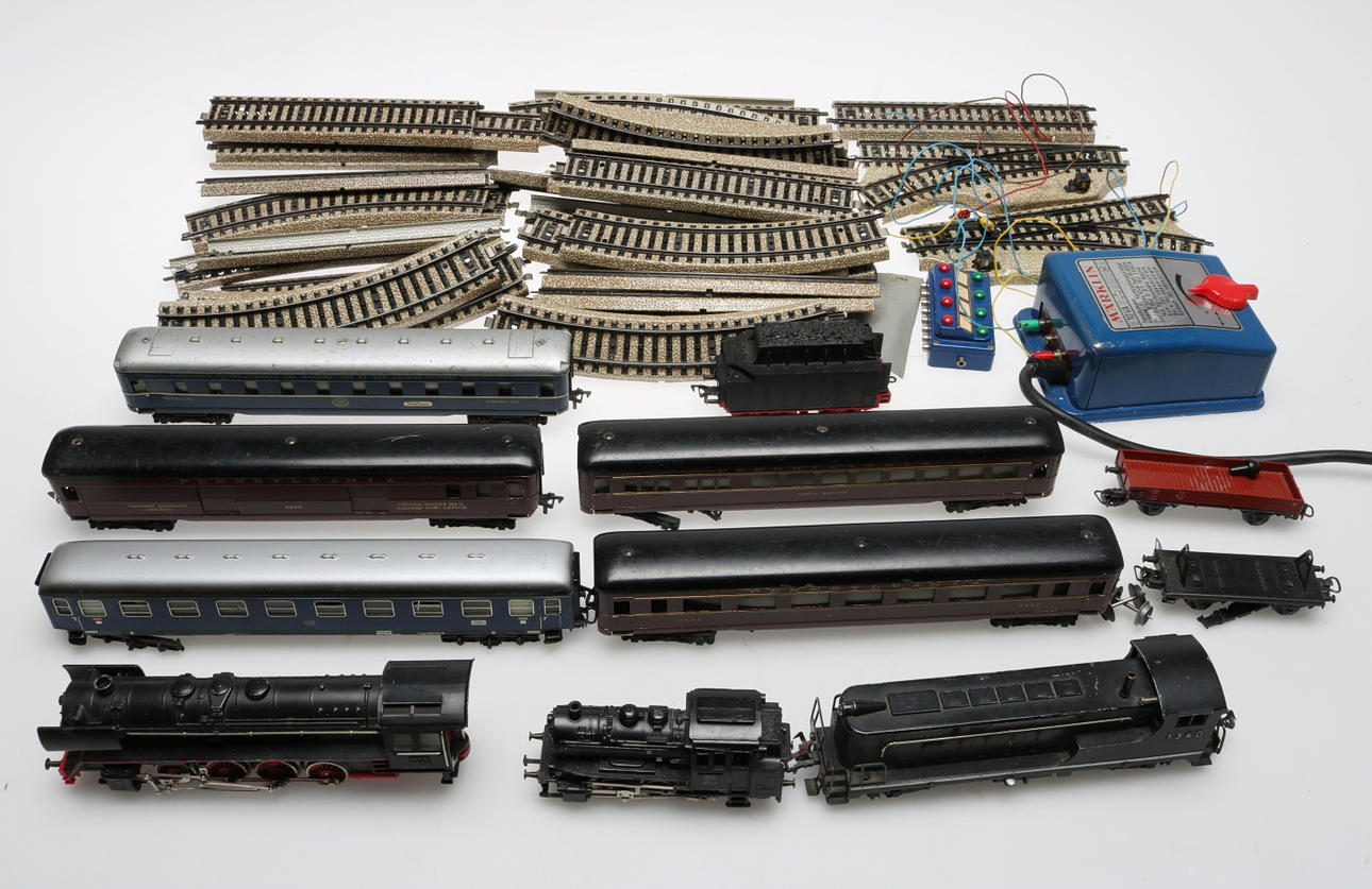 SAMLING TÅG med tillbehör.