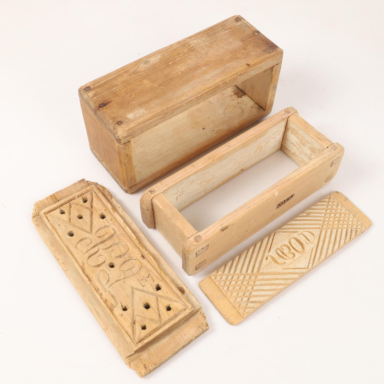 MOLDES PARA QUESO, 2 piezas, madera, 1700/1800.
