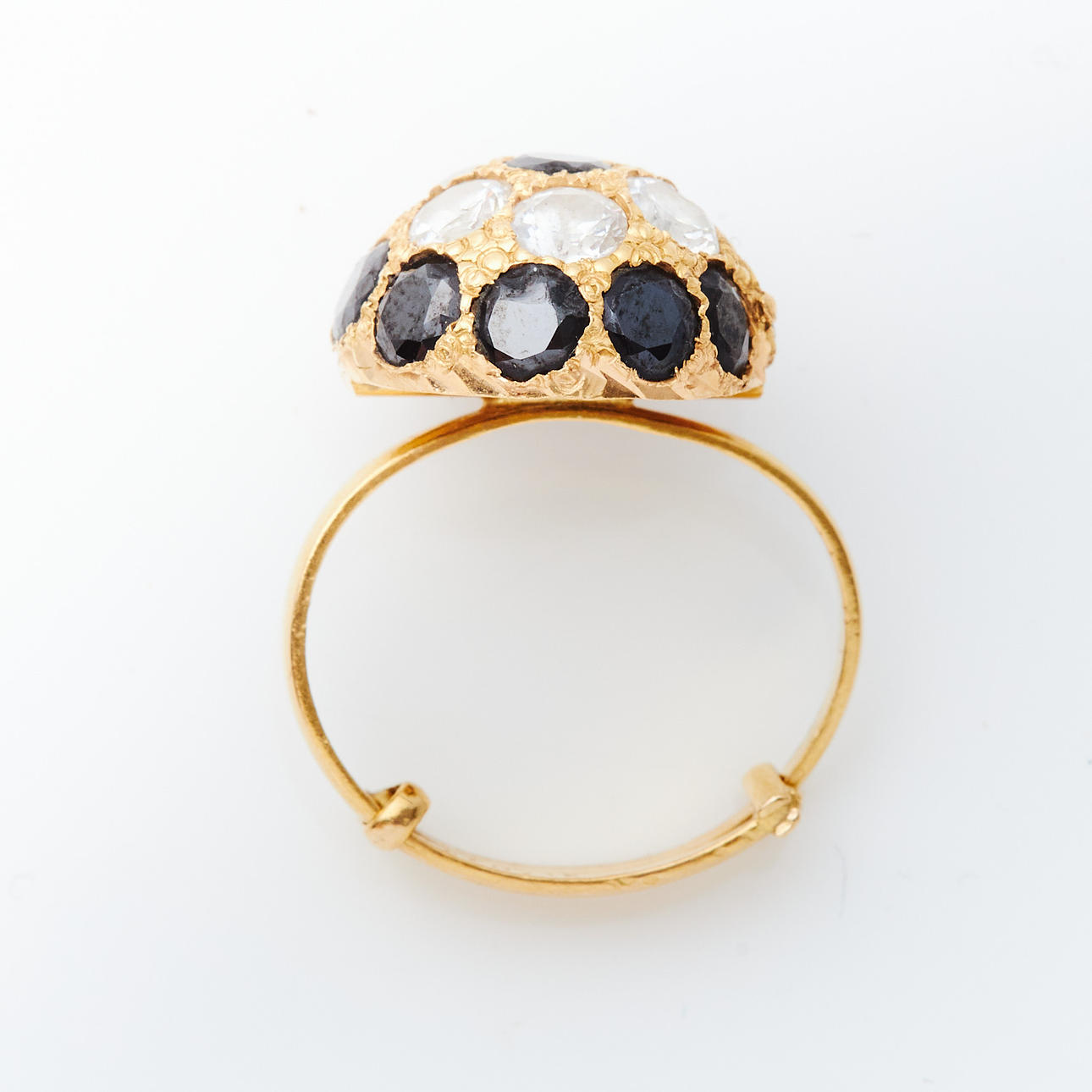 RING, 21k gold, synthetic stones, adjustable ring size.