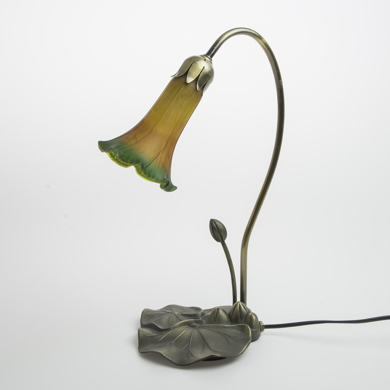 BORDSLAMPA, patinerad metall med glaskupa, jugendstil, sent 1900-tal.