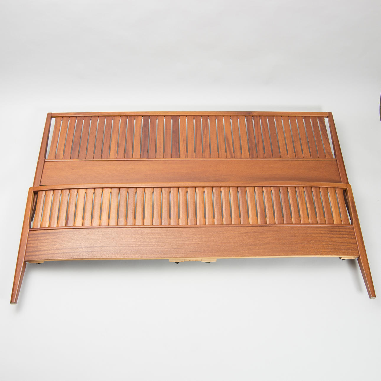 SÄNGGAVLAR, teak, Carl Malmsten, Åfors möbelfabrik.