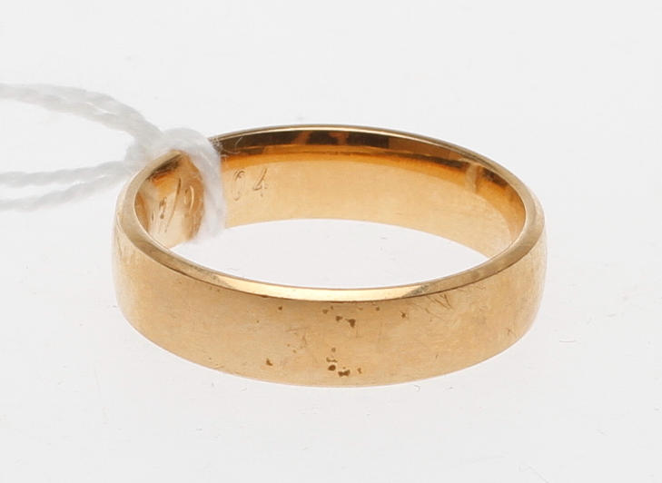 RING, 18k guld, vikt ca 7,7 gr.