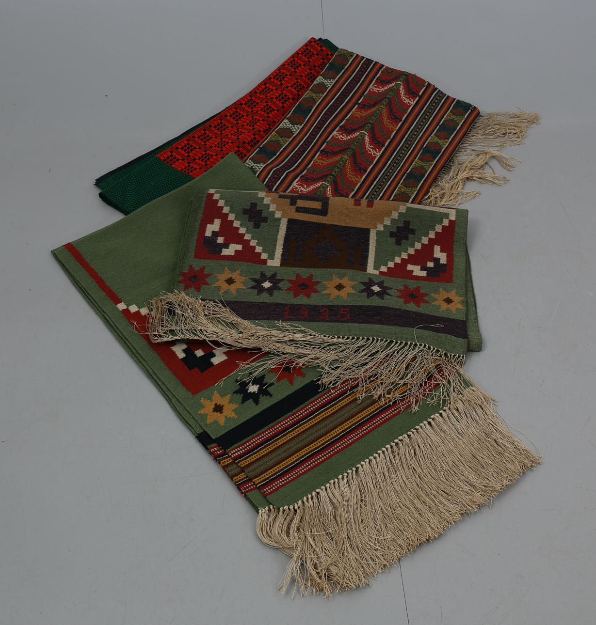 VÄVNADER, 4 stycken, 1900-talets första hälft.