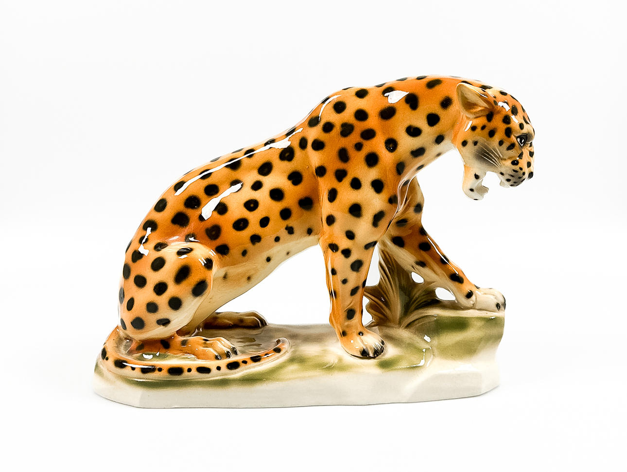 A porcelain figurine, “Leopard”, Sitzendorf.