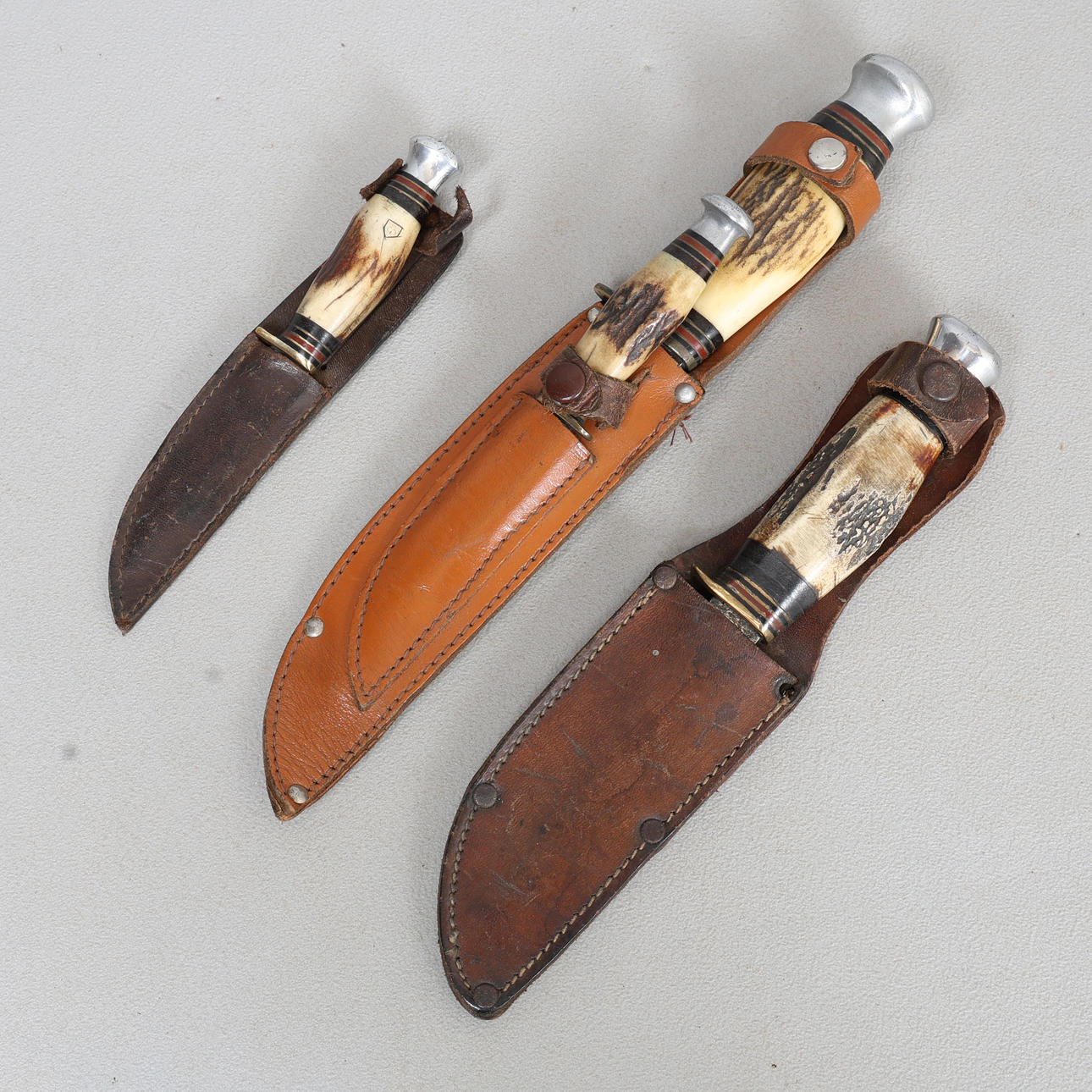THREE HUNTING KNIVES BY WILLIAM RODGERS, (3).