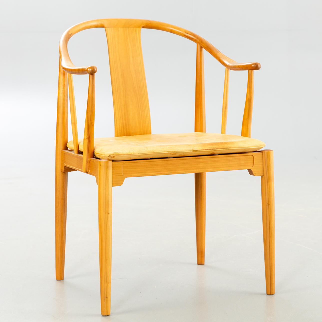 HANS J. WEGNER. 'Kinastol, 'Fritz Hansen, 1990.
