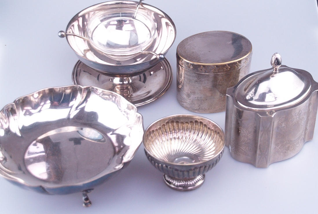 blandad massa silverpläterad - 5 stycken - kaviarfat, lockburkar.