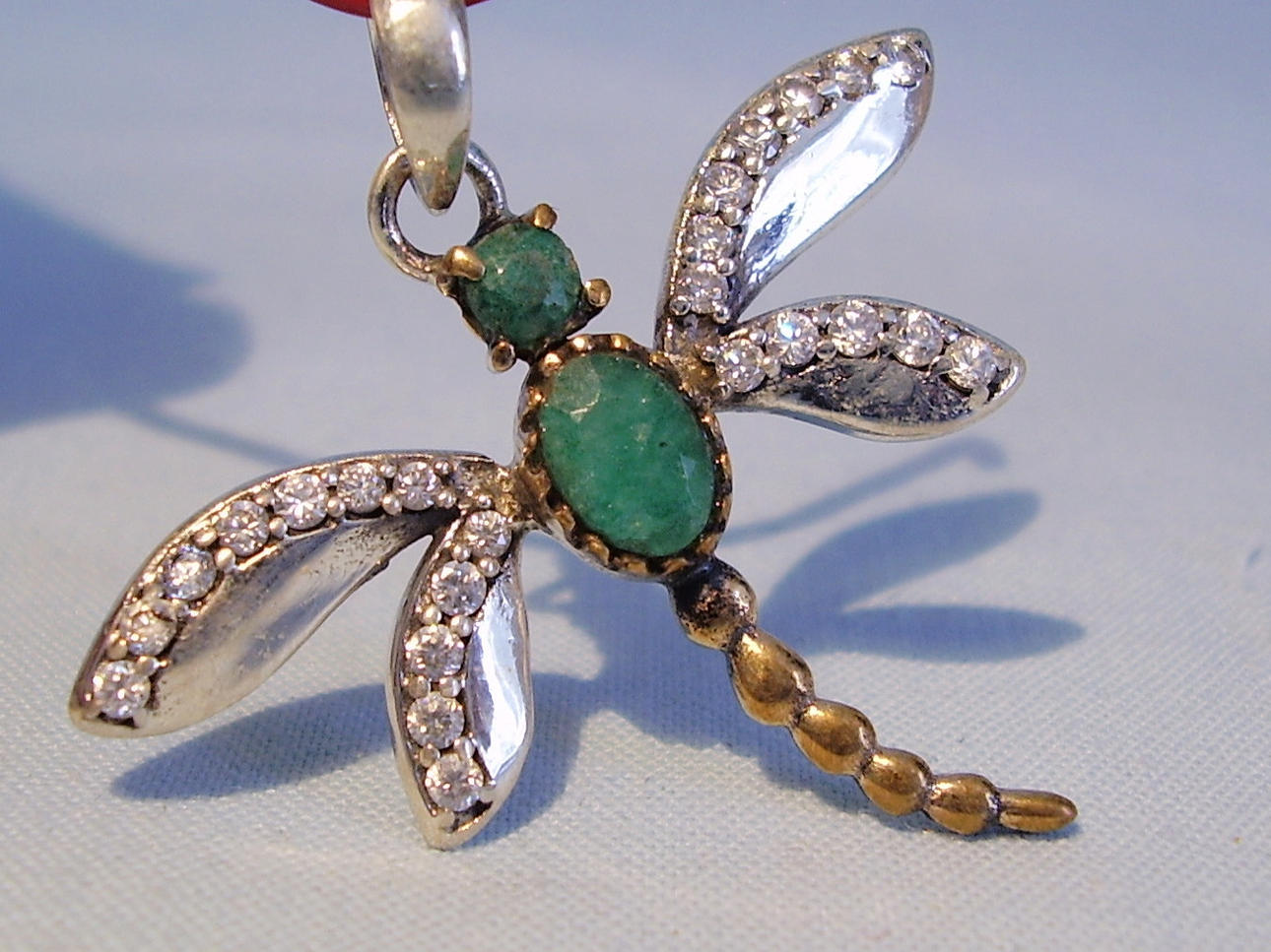 TROLLSLÄNDA HÄNGE MED SMARAGDER.