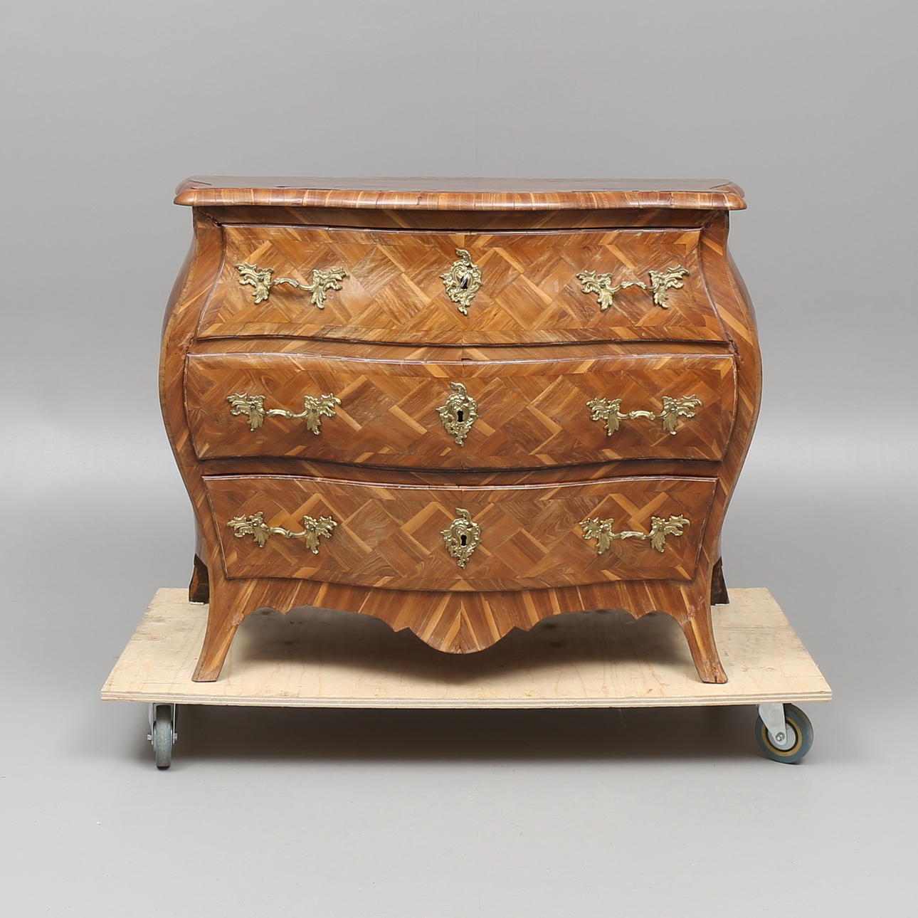 BYRÅ, rokoko, 1700-tal.