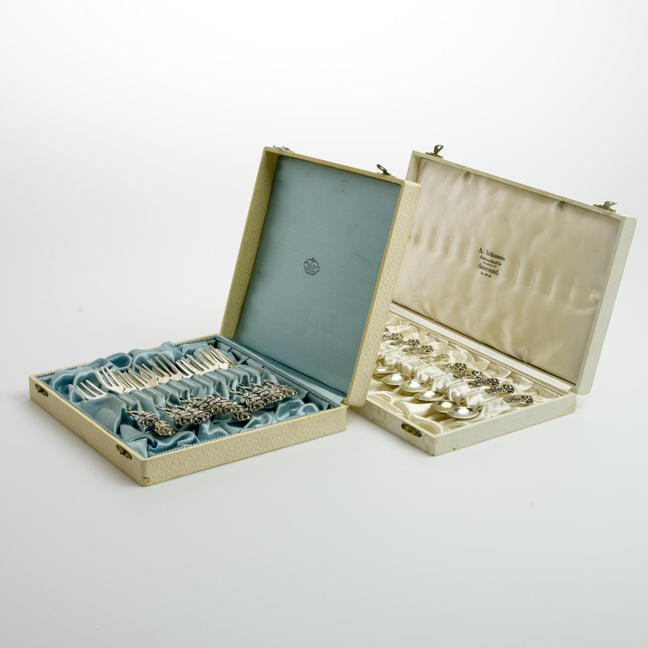 TÅRTGAFFLAR SAMT MOCKASKEDAR, 12 + 12 stycken, "Rosen", silver.