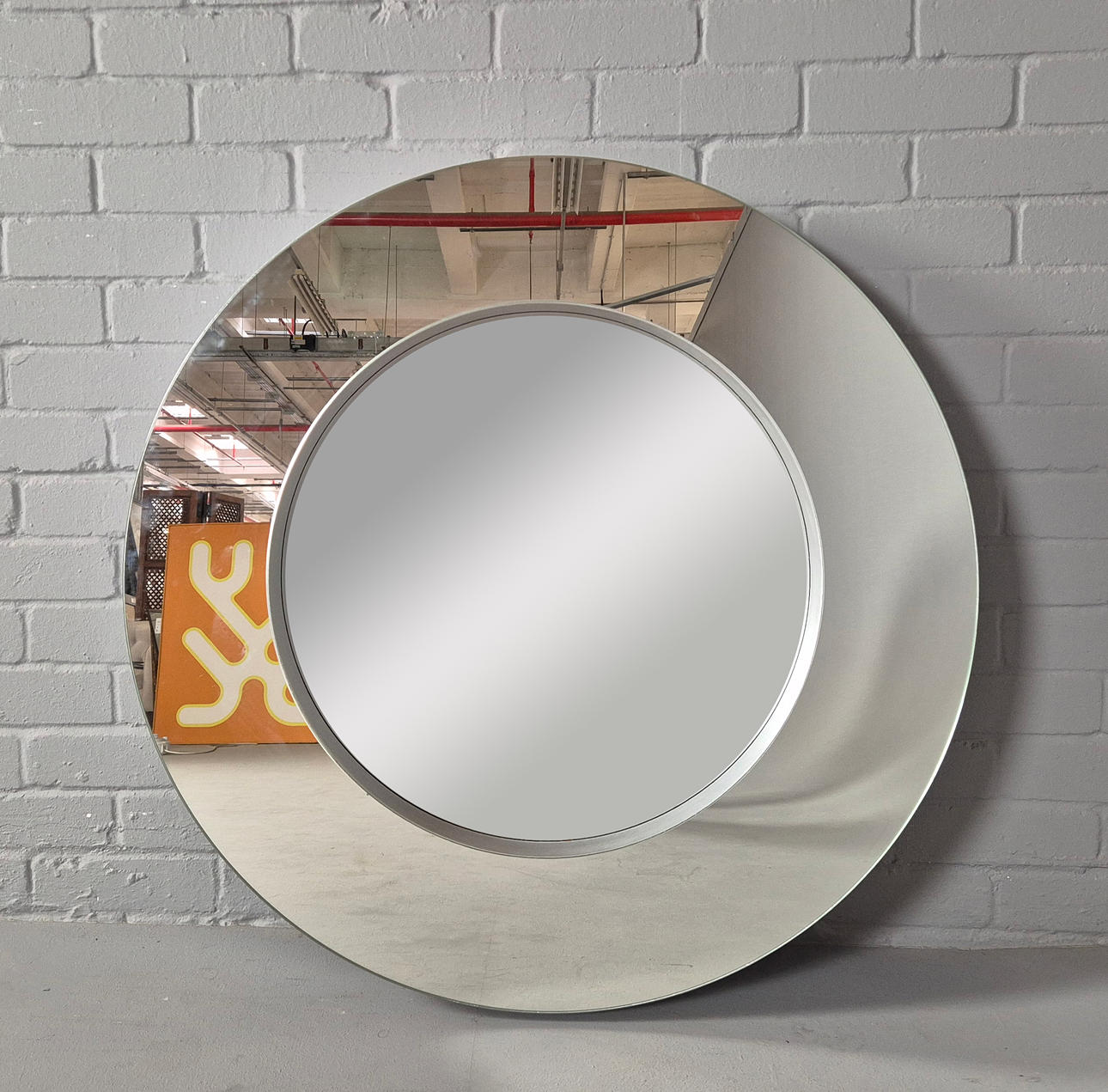 SAMTIDA CIRKULÄR VÄGGSPEGEL.