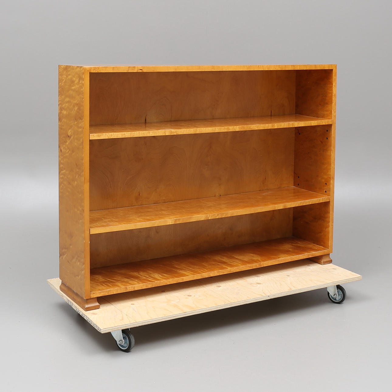 BOKHYLLA, björk, daterad Nov. 1947.