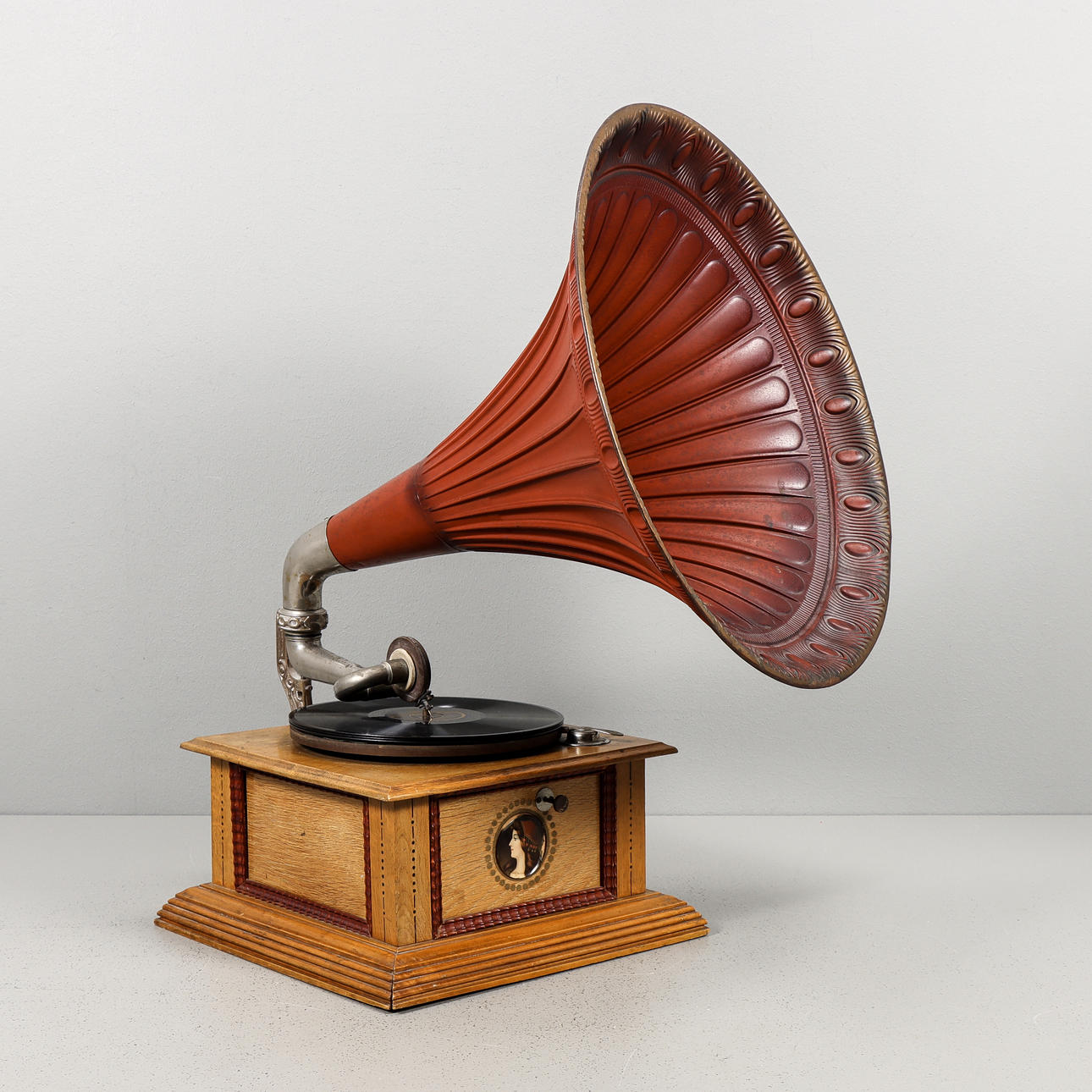 TRATTGRAMOPHONE 18th/20th century.