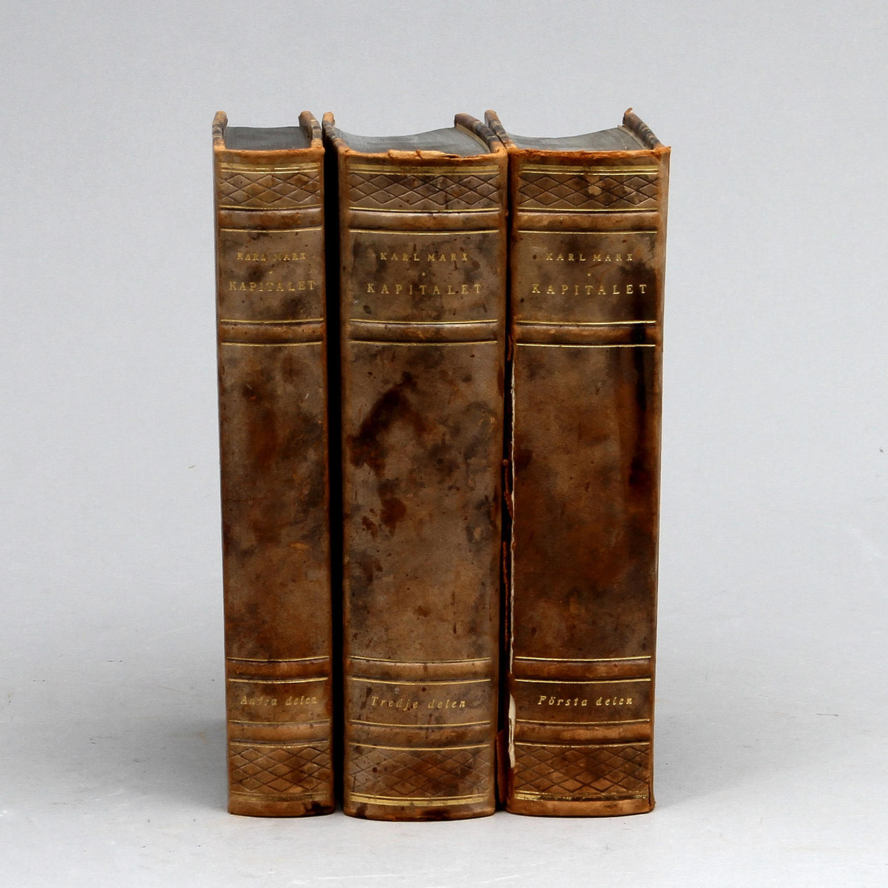 BÖCKER, 3 band, "Kapitalet. Kritik av den politiska ekonomin. I svensk översättning av Rickard Sandler.", Karl Marx, Stockholms Tidens Förlag, 1930 - 1931.