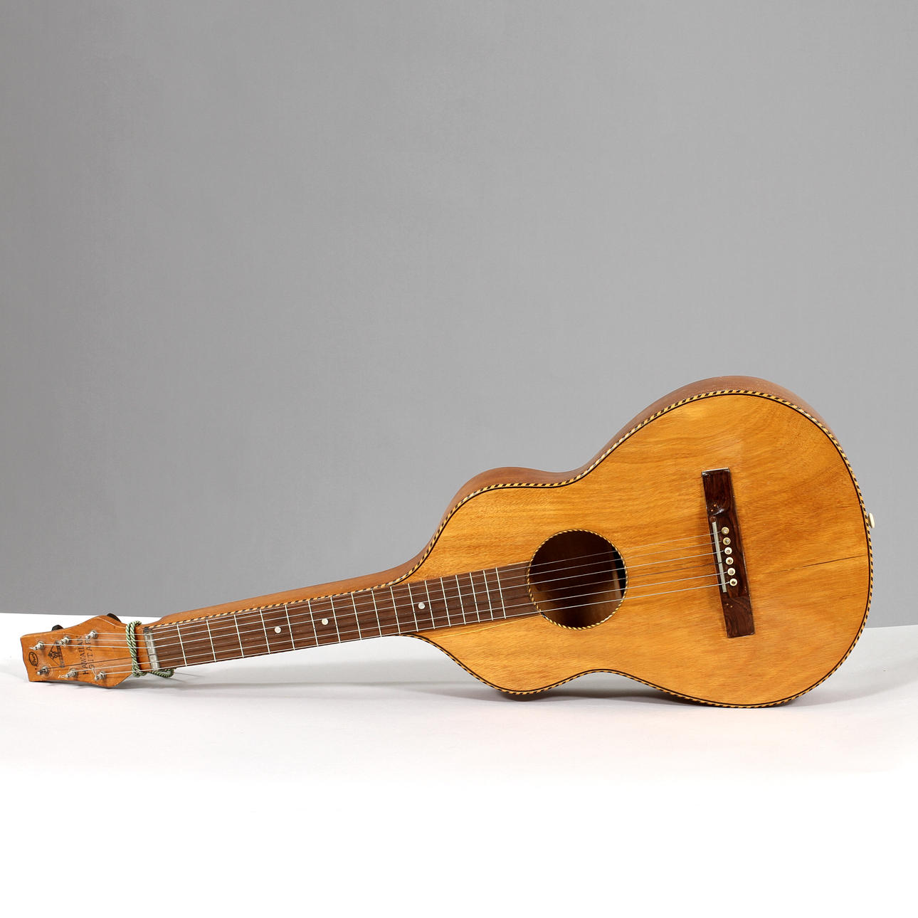 GITARR, lap steel, akustisk, "Hawaiian Gitar", Owi, 1900-talets första hälft.