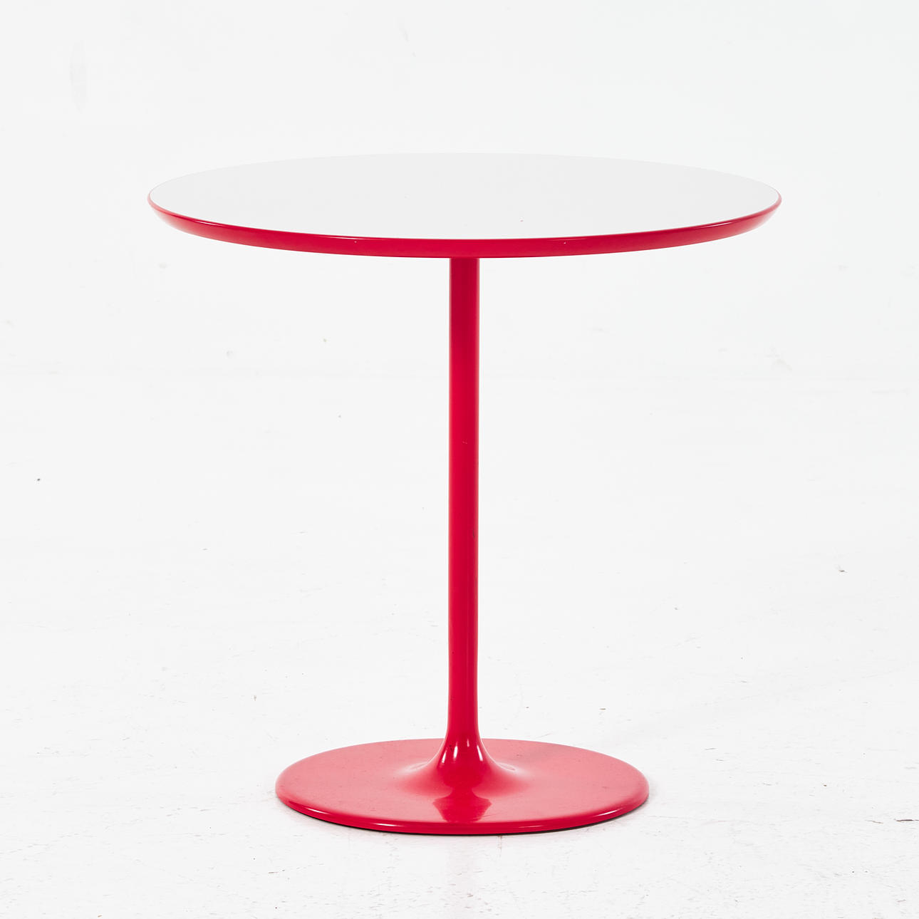 LIEVORE ALTHERR MOLINA. “Dizzie”, side table, Arper.