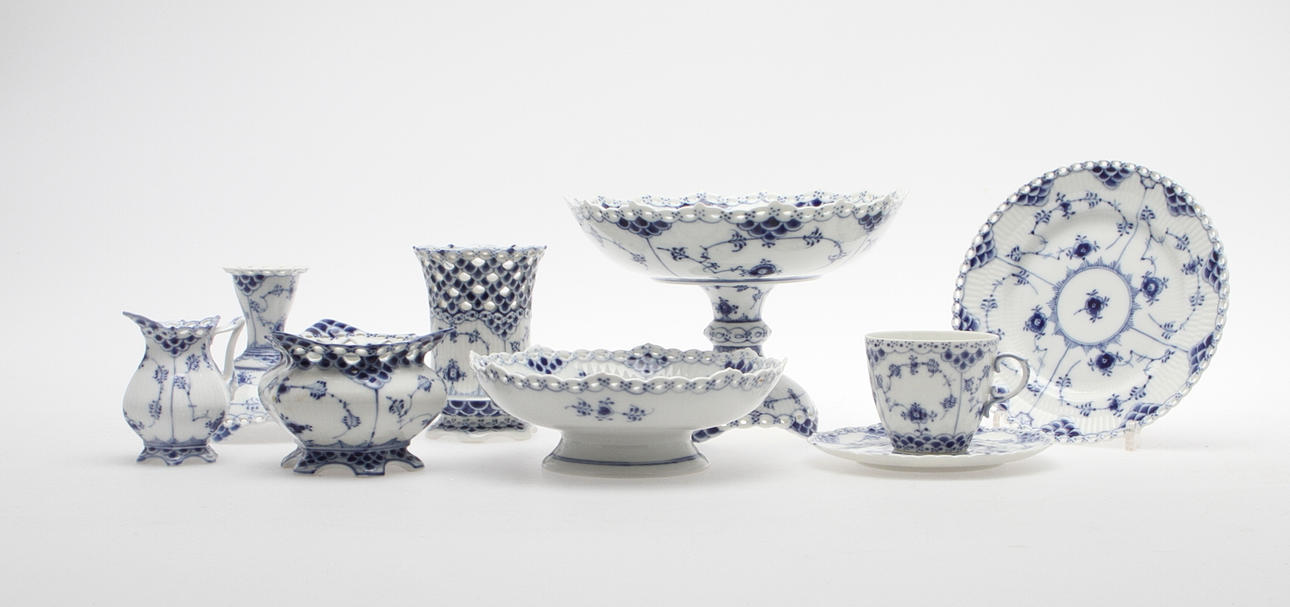 DELAR TILL KAFFESERVIS, 31 delar. "Musselmalet", Royal Copenhagen.