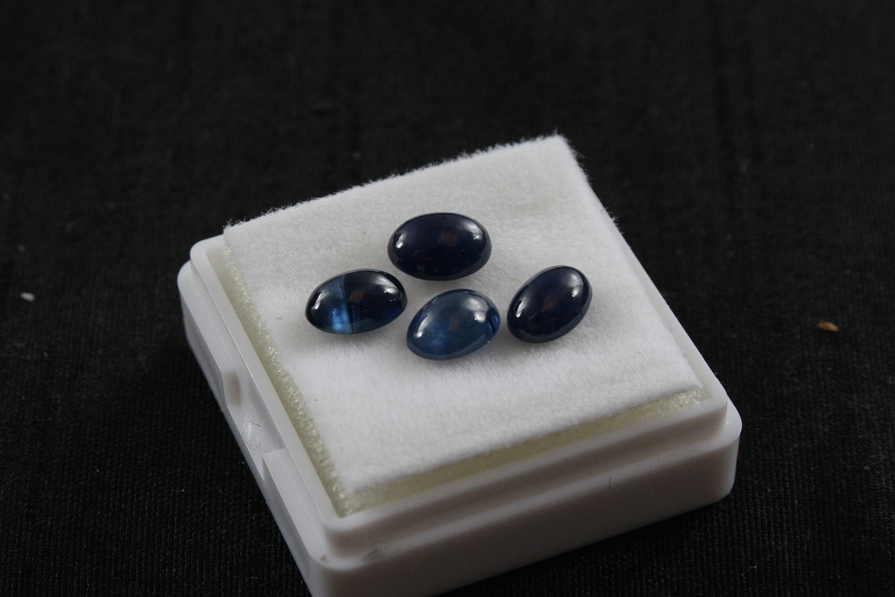 ÄDELSTENAR, 4 st,Ceylon safirer, ca 4,8 ct.