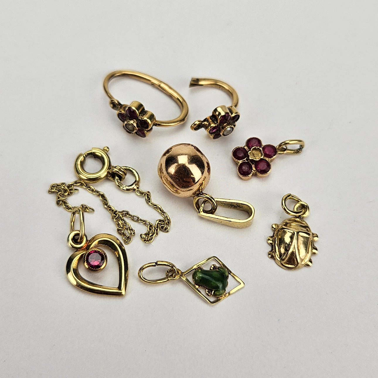 SCRAP GOLD, 14K total weight approx. 4.4 grams.