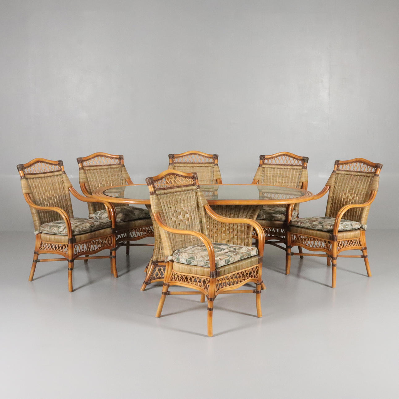 TABLE WITH CHAIRS 7 pieces rattan/bamboo.